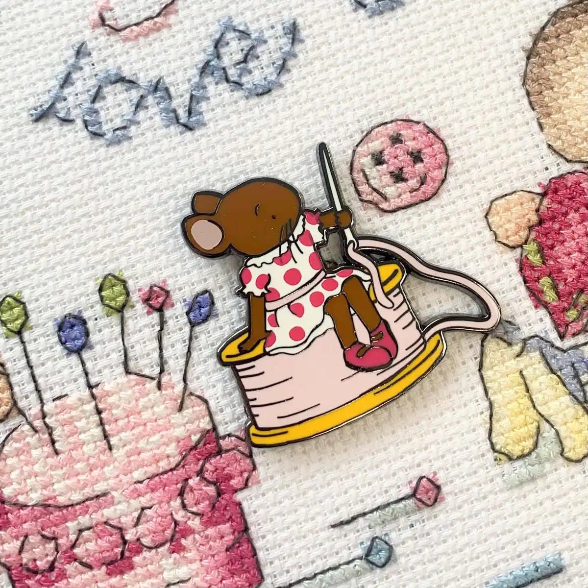 Bothy Threads Sewing Mouse Needle Minder Accessory