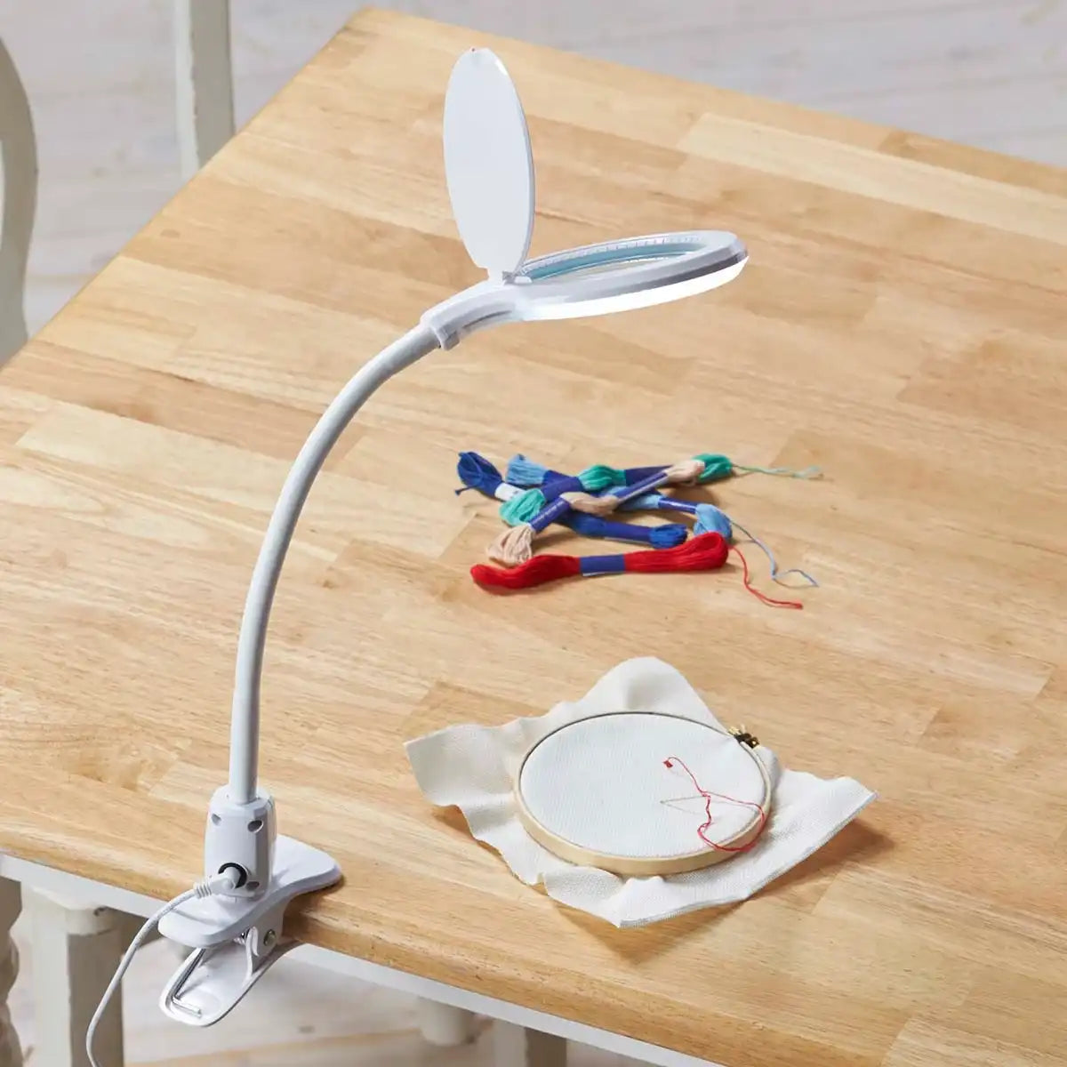 Herrschners Convertible LED Light & Magnifier